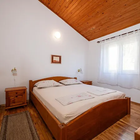 Apartment Bok