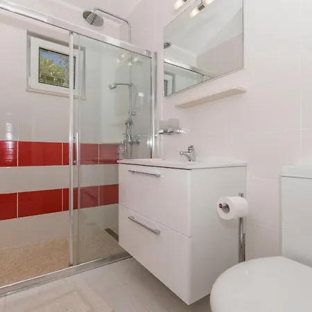 Apartment Bok