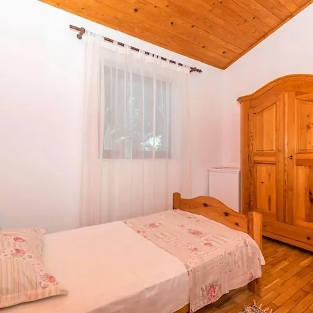 Apartment Bok