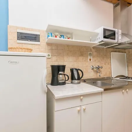 Apartment Bok